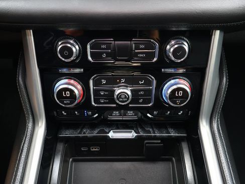 Used 2024 GMC Yukon Denali w/ Advanced Technology Package image 27