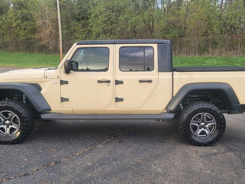 Used 2020 Jeep Gladiator Sport w/ Quick Order Package 24S image 6