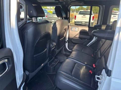 Used 2021 Jeep Wrangler Unlimited Sahara AWD/4WD image 15