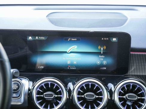 Used 2022 Mercedes-Benz GLB 250 image 15