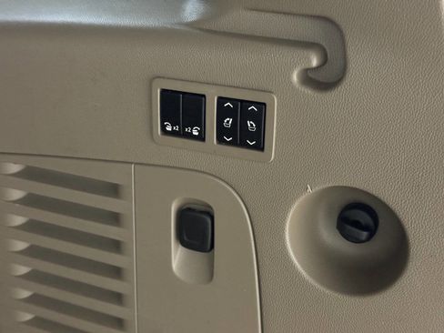 Used 2015 Chevrolet Suburban LTZ image 96