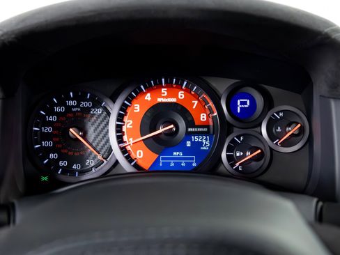 Used 2017 Nissan GT-R NISMO image 13