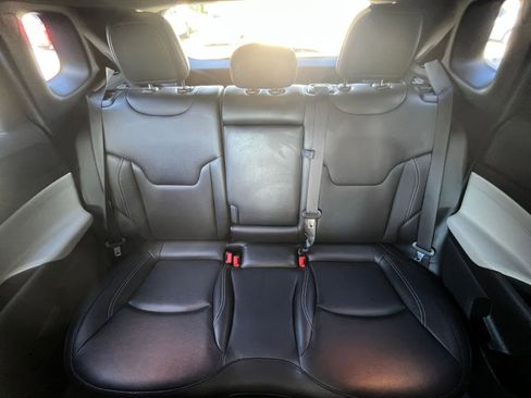 Used 2025 Jeep Compass Limited image 38