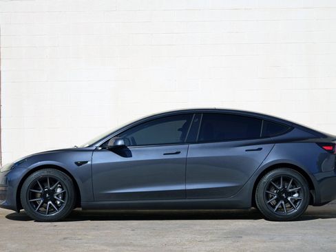 Used 2023 Tesla Model 3 Standard Range RWD image 9