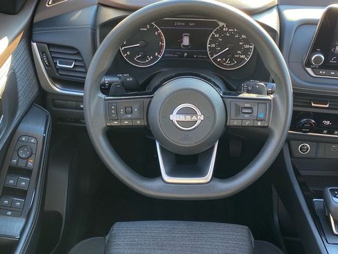 Used 2023 Nissan Rogue SV image 7