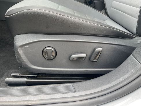 Used 2025 Volkswagen Jetta SE image 22