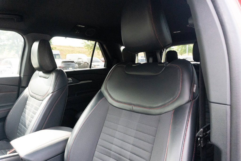 Used 2025 Ford Explorer ST-Line w/ Premium Package RWD image 20