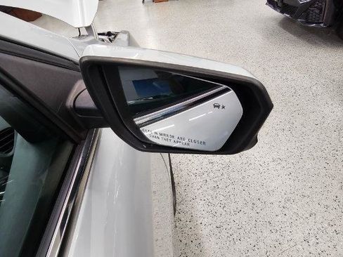 Used 2021 Chevrolet Equinox LT w/ Driver Convenience Package AWD/4WD image 38