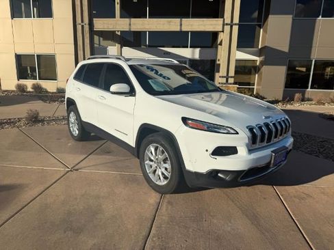 Used 2017 Jeep Cherokee Limited image 10