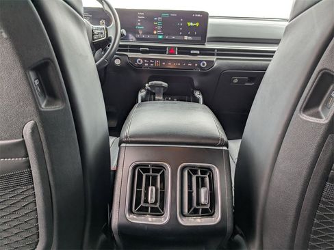 Used 2024 Kia Sorento S image 34