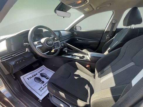 Used 2025 Hyundai Elantra SE w/ Cargo Package FWD image 25
