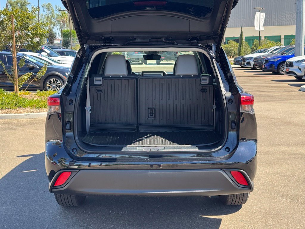 Used 2023 Toyota Highlander XLE FWD image 23