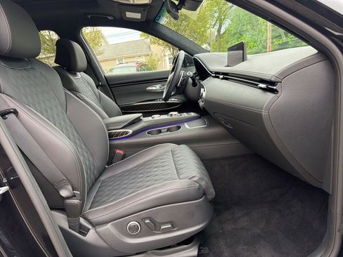 Used 2023 Genesis GV70 3.5T Sport w/ Sport Prestige Package AWD/4WD image 30