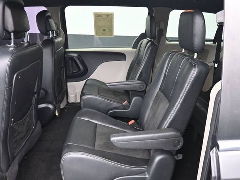 Used 2020 Dodge Grand Caravan SXT FWD image 11