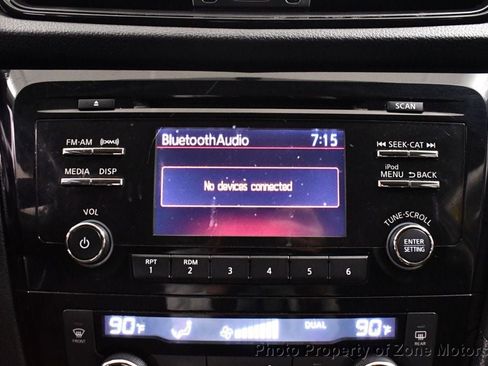 Used 2017 Nissan Rogue SV image 37