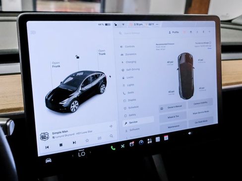 Used 2021 Tesla Model Y Long Range AWD/4WD image 29