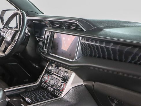 Used 2023 GMC Yukon XL Denali w/ Advanced Technology Package AWD/4WD image 32