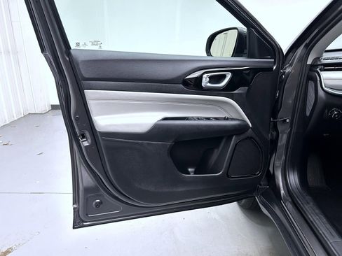 Certified 2022 Jeep Compass Limited image 9