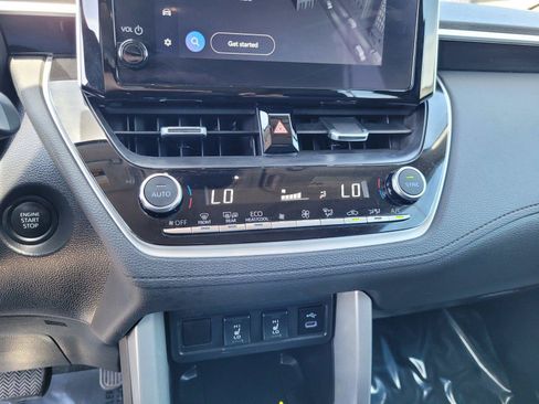 Used 2025 Toyota Corolla Cross XLE FWD image 27