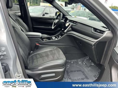 Used 2023 Jeep Grand Cherokee Altitude AWD/4WD image 24