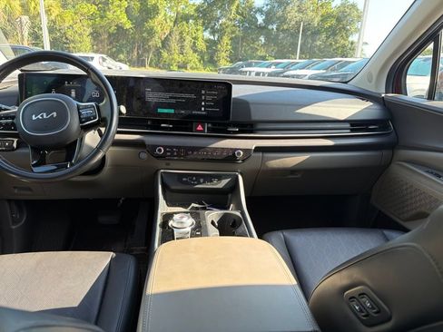 Certified 2025 Kia Carnival EX FWD image 23