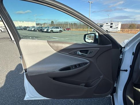 Used 2024 Chevrolet Malibu LT image 24