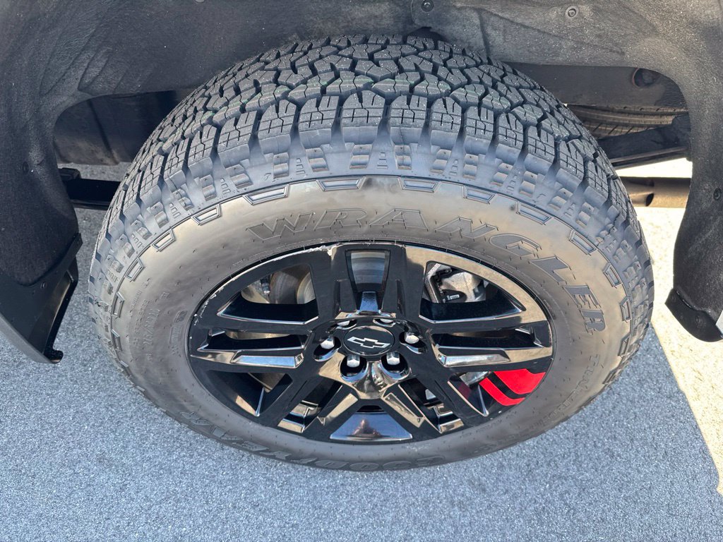 Used 2024 Chevrolet Silverado 1500 RST w/ Redline Edition AWD/4WD image 13