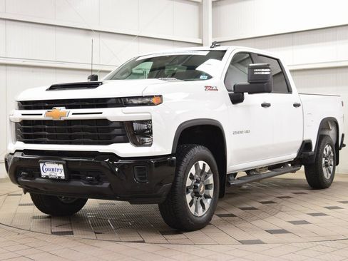 Used 2025 Chevrolet Silverado 2500 Custom w/ Custom Value Package AWD/4WD image 3