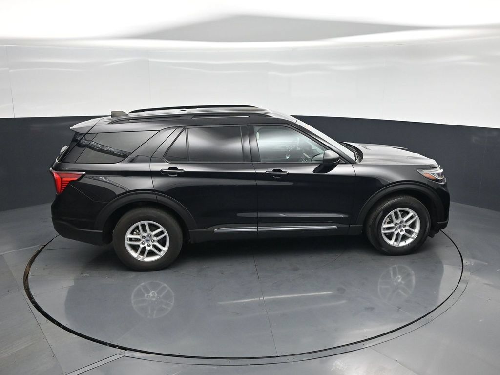 Used 2025 Ford Explorer Active AWD/4WD image 39