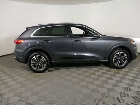 Certified 2025 Audi Q5 Premium w/ Convenience Package AWD/4WD image 2