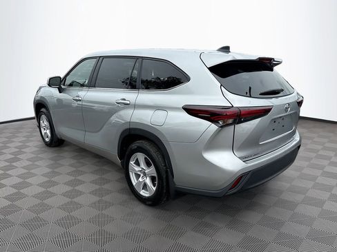 Used 2024 Toyota Highlander LE image 8