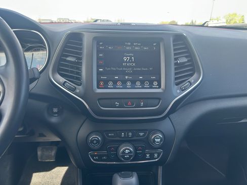 Used 2021 Jeep Cherokee Trailhawk AWD/4WD image 12