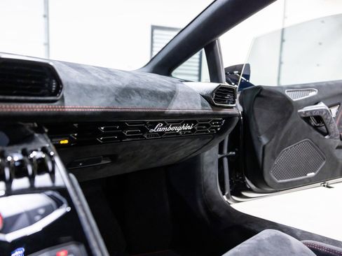 Used 2018 Lamborghini Huracan Performante image 45