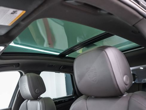 Certified 2024 Porsche Macan AWD/4WD image 30