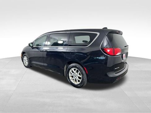 Used 2017 Chrysler Pacifica Touring FWD image 4