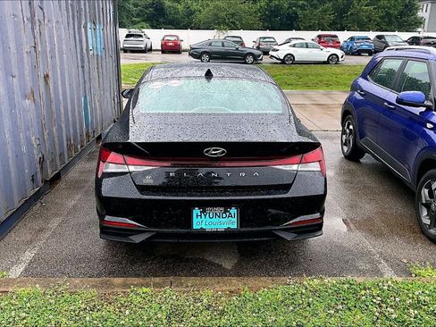 Used 2023 Hyundai Elantra SEL FWD image 6