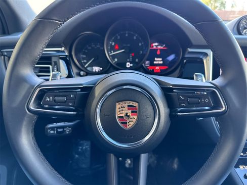 Used 2025 Porsche Macan image 26