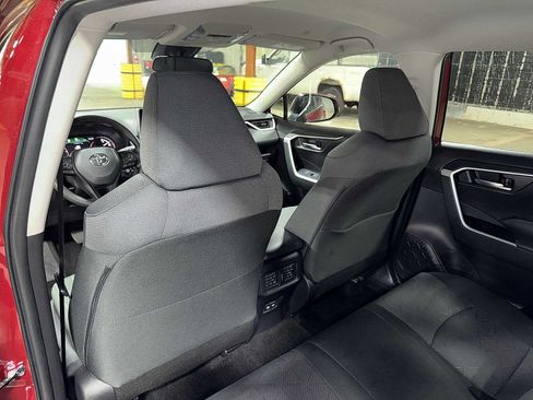 Used 2025 Toyota RAV4 XLE AWD/4WD image 27