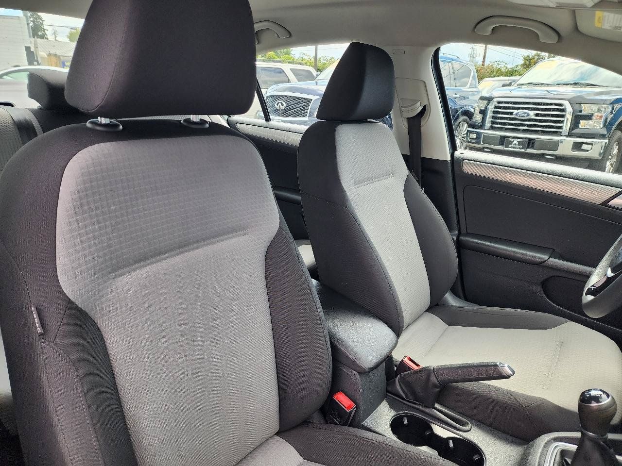 Used 2017 Volkswagen Jetta S w/ Jetta S Cold Weather Package FWD image 27