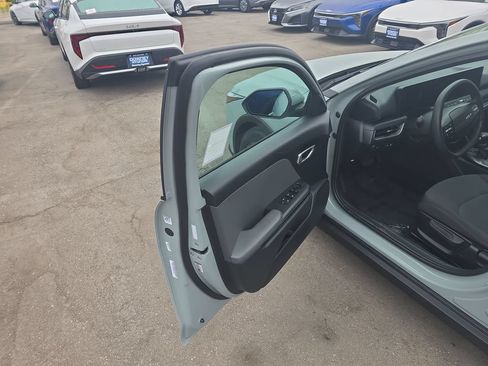 Used 2025 Kia K4 FWD image 10