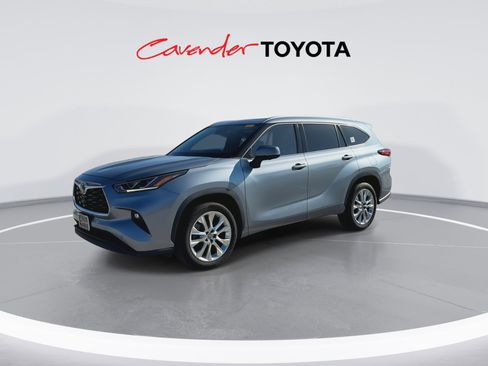 Used 2023 Toyota Highlander Limited FWD image 4