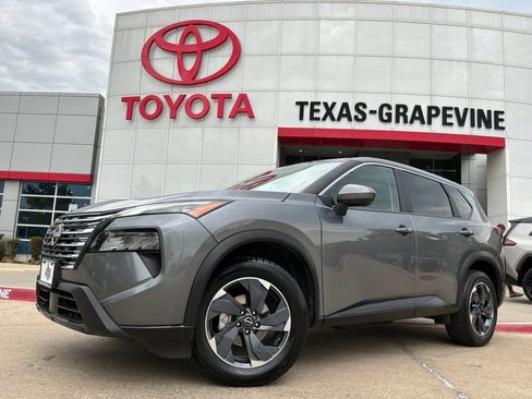 Used 2025 Nissan Rogue SV FWD image 2