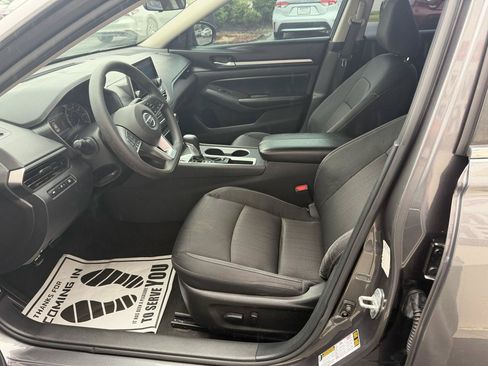 Used 2022 Nissan Altima 2.5 SV FWD image 9