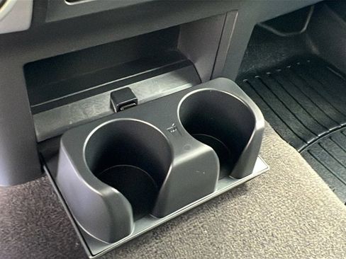 Used 2017 Nissan Titan SV image 25