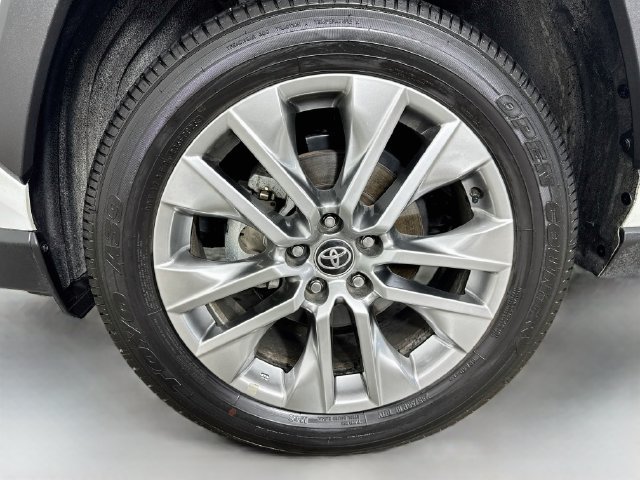 Used 2025 Toyota RAV4 XLE Premium w/ Weather Package AWD/4WD image 39