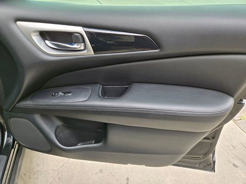 Used 2020 Nissan Pathfinder S AWD/4WD image 21