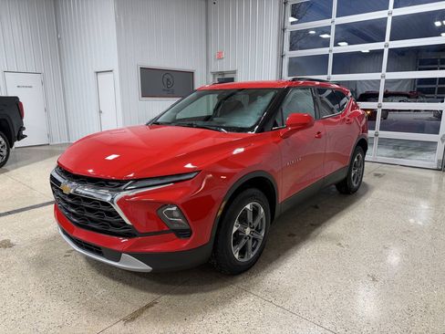 Used 2024 Chevrolet Blazer LT w/ Convenience Package FWD image 2