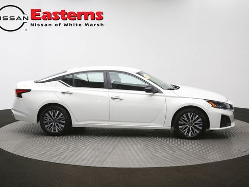 Used 2025 Nissan Altima 2.5 SV FWD image 44