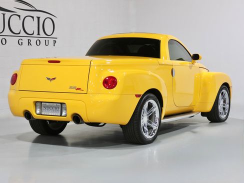 Used 2005 Chevrolet SSR w/ Preferred Equipment Group image 40