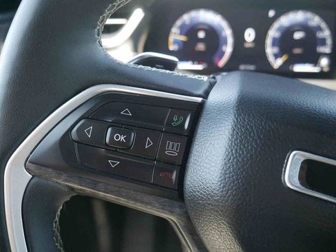 Used 2024 Jeep Grand Cherokee Limited w/ Luxury Tech Group II AWD/4WD image 40